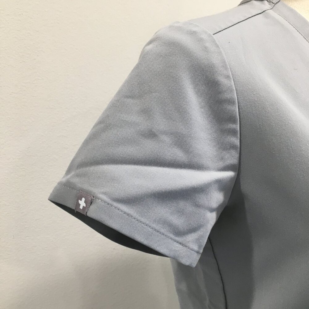 FIGS Gray CATARINA One Pocket Short Sleeve Classic Fit Scrubs Medical Shirt Top - Picture 8 of 10